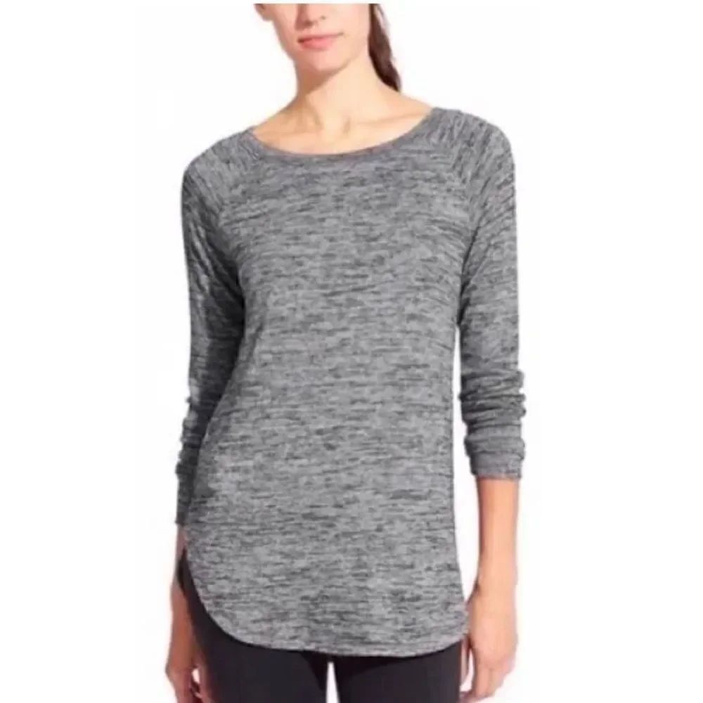 Athleta Luxe Pose Gray Heathered Long Sleeve Thumbhole Top Size Small